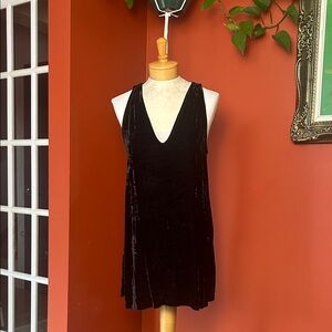 Aritzia T. Babaton Black Crushed Velvet Sleeveless V-Neck Shift Dress Tunic